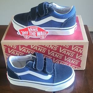 New Boys Van's Old Skool V Sneakers -size 11